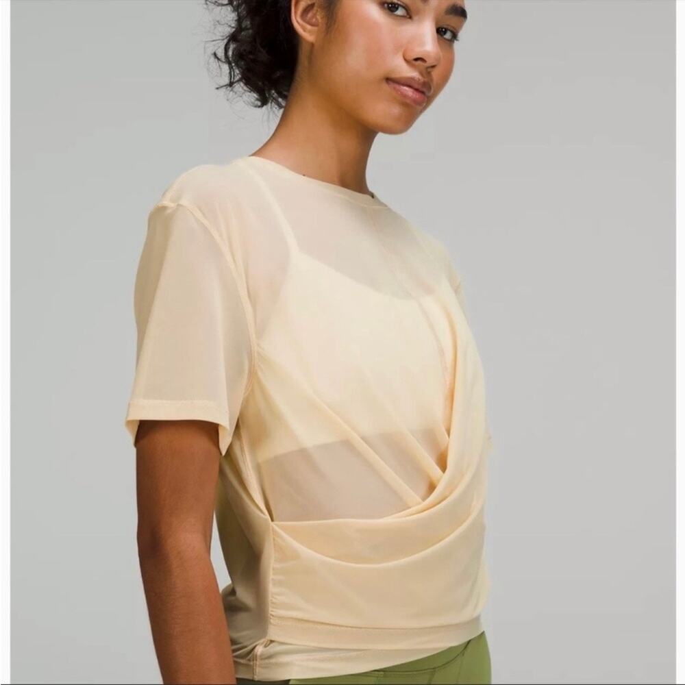Lululemon Lightweight Mesh Reversible Yoga T-Shirt Prosecco Tan Size 4